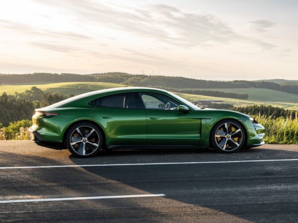 Porsche Taycan Turbo S Wallpapers 1600x1200 - Hipi.info | Calendars